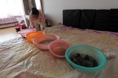 志丹楼上漏水，住户失联，小区没物管，业主维权难！律师来支招……